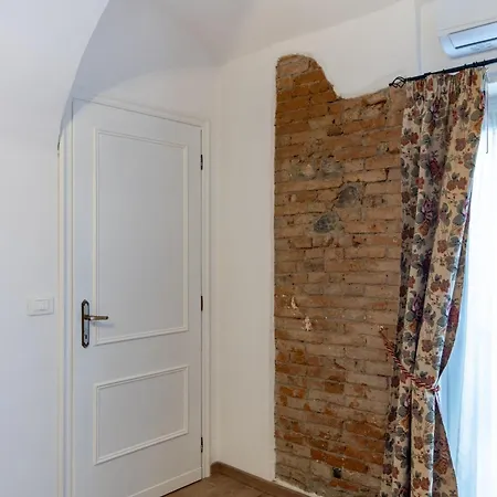 Chrizia Guest house *